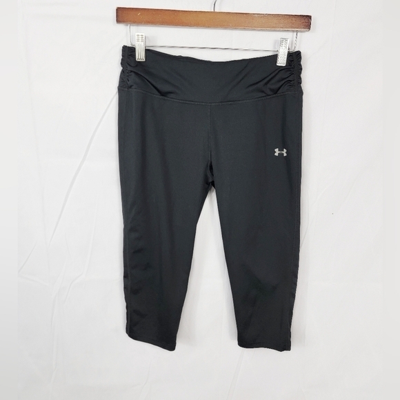 Womens Small Under Armour Black Capri Leggings - Picture 1 of 4